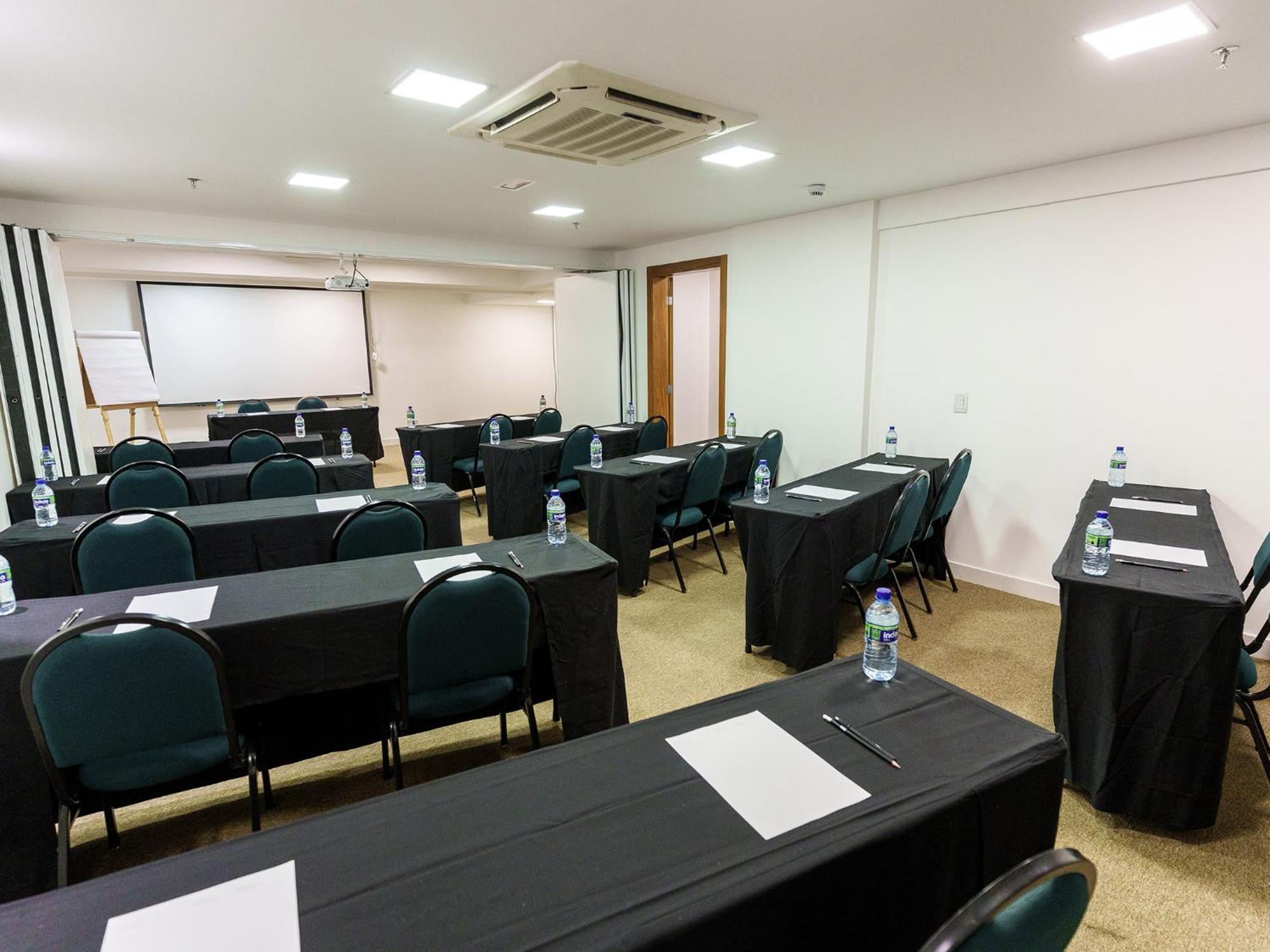 Athos Bulcao Hplus Executive Brasilia Exterior foto