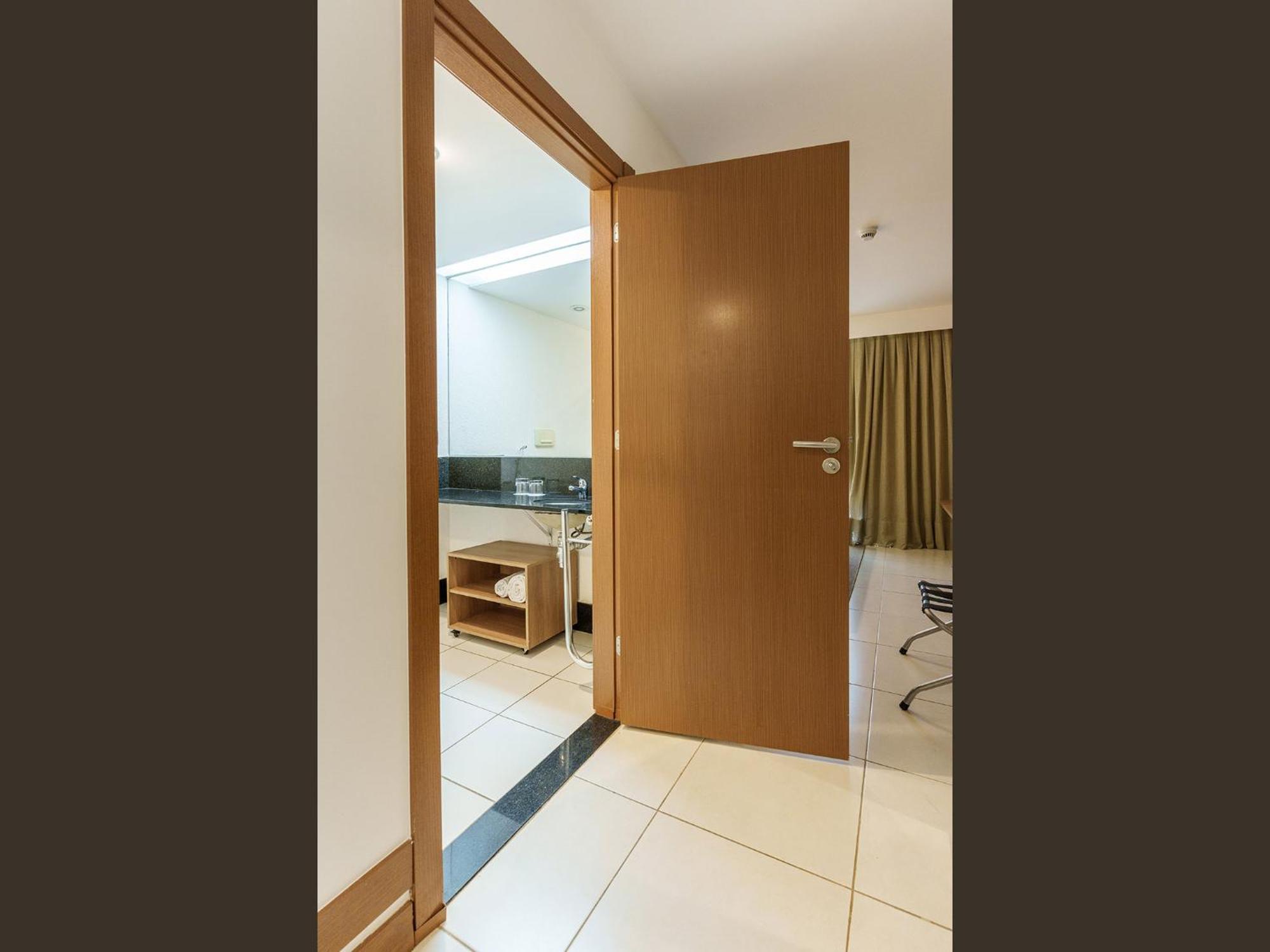 Athos Bulcao Hplus Executive Brasilia Exterior foto